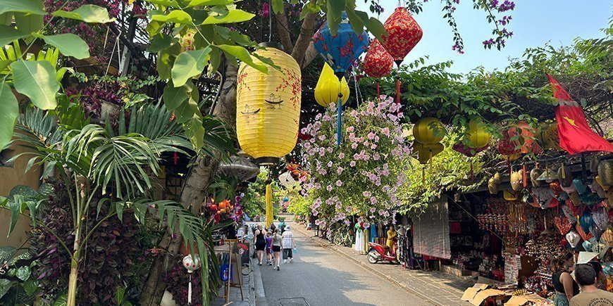 Charmig gata i Hoi An, Vietnam