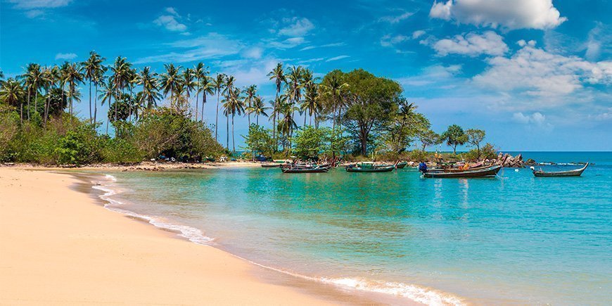 Solig dag på Relax Beach på Koh Lanta Yai i Thailand.