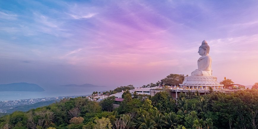 Stora Buddha blickar ut över Phuket