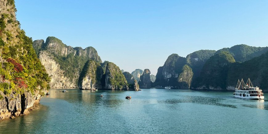 Utsikt över Ha Long Bay i mars