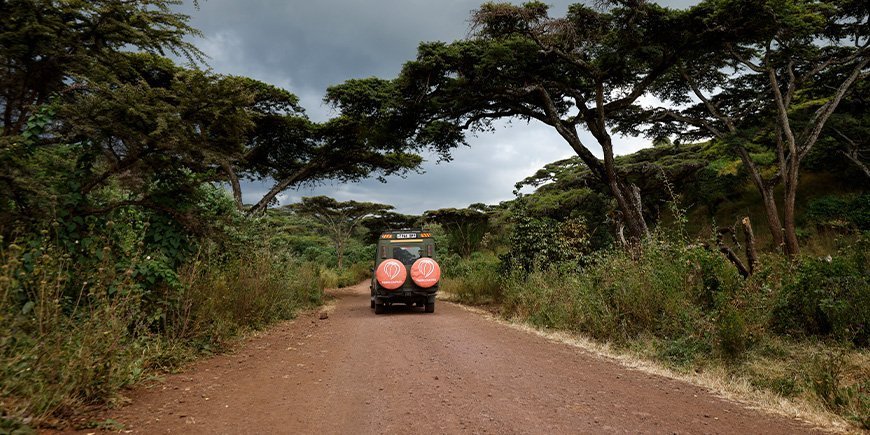 Dramatiska mörka moln i Tanzania