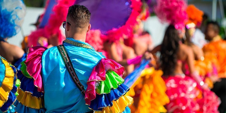 Färgstarka kostymer för karnevalen i Rio, Brasilien