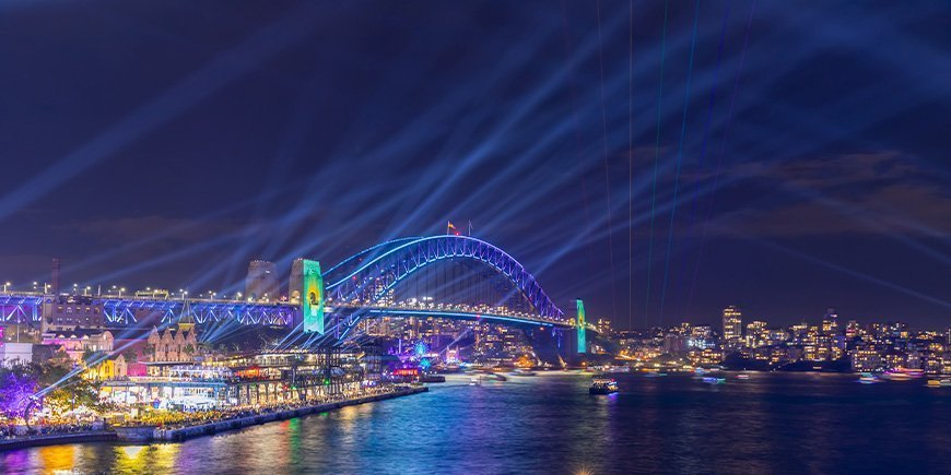 Vivid Sydney ljusfestival med ljus över Harbour Bridge